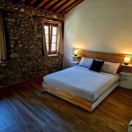 ボルゴ・ア・モッツァーノ Agriturismo Il Castelloヴィラ エクステリア 写真